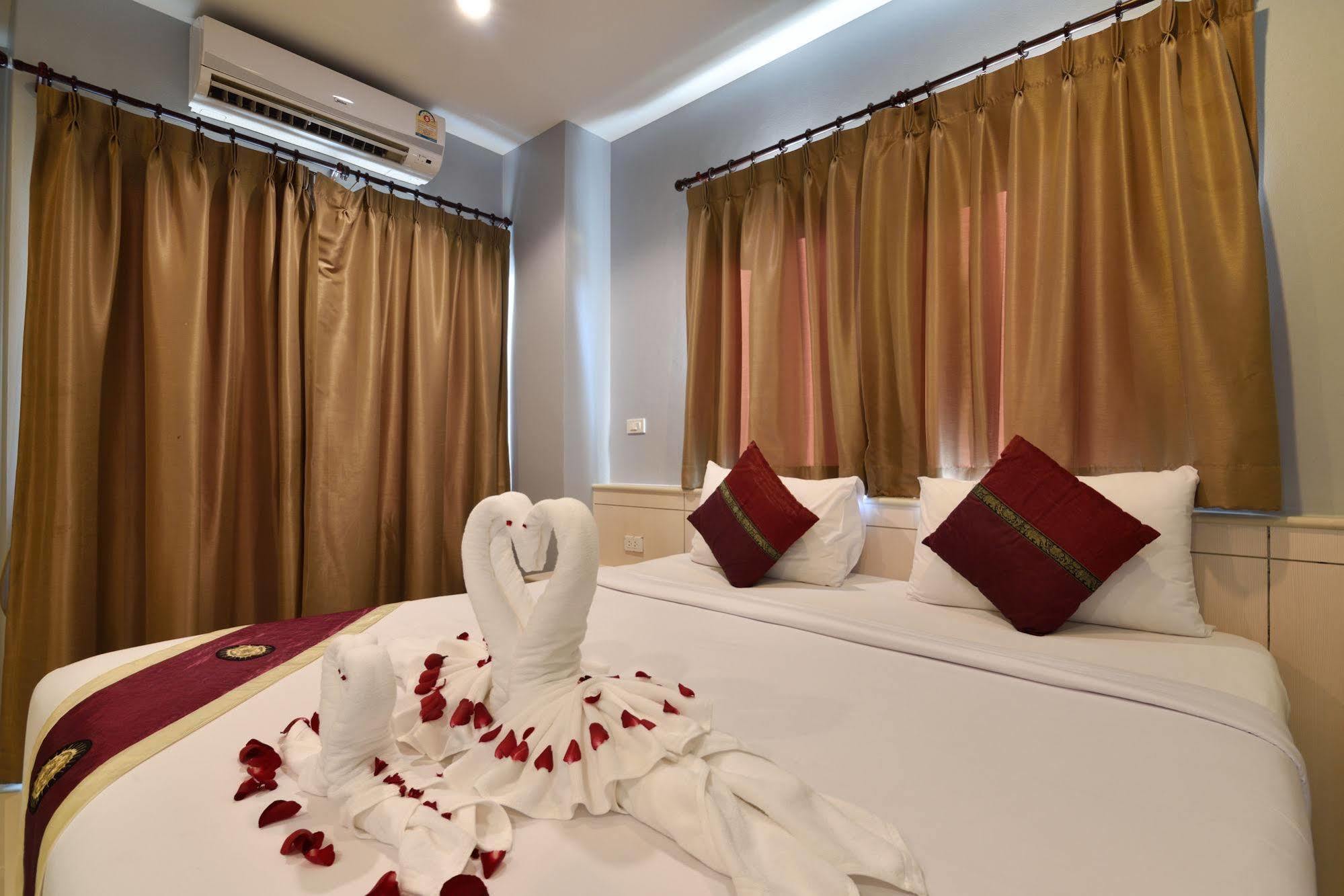 88 Hotel Patong Extérieur photo