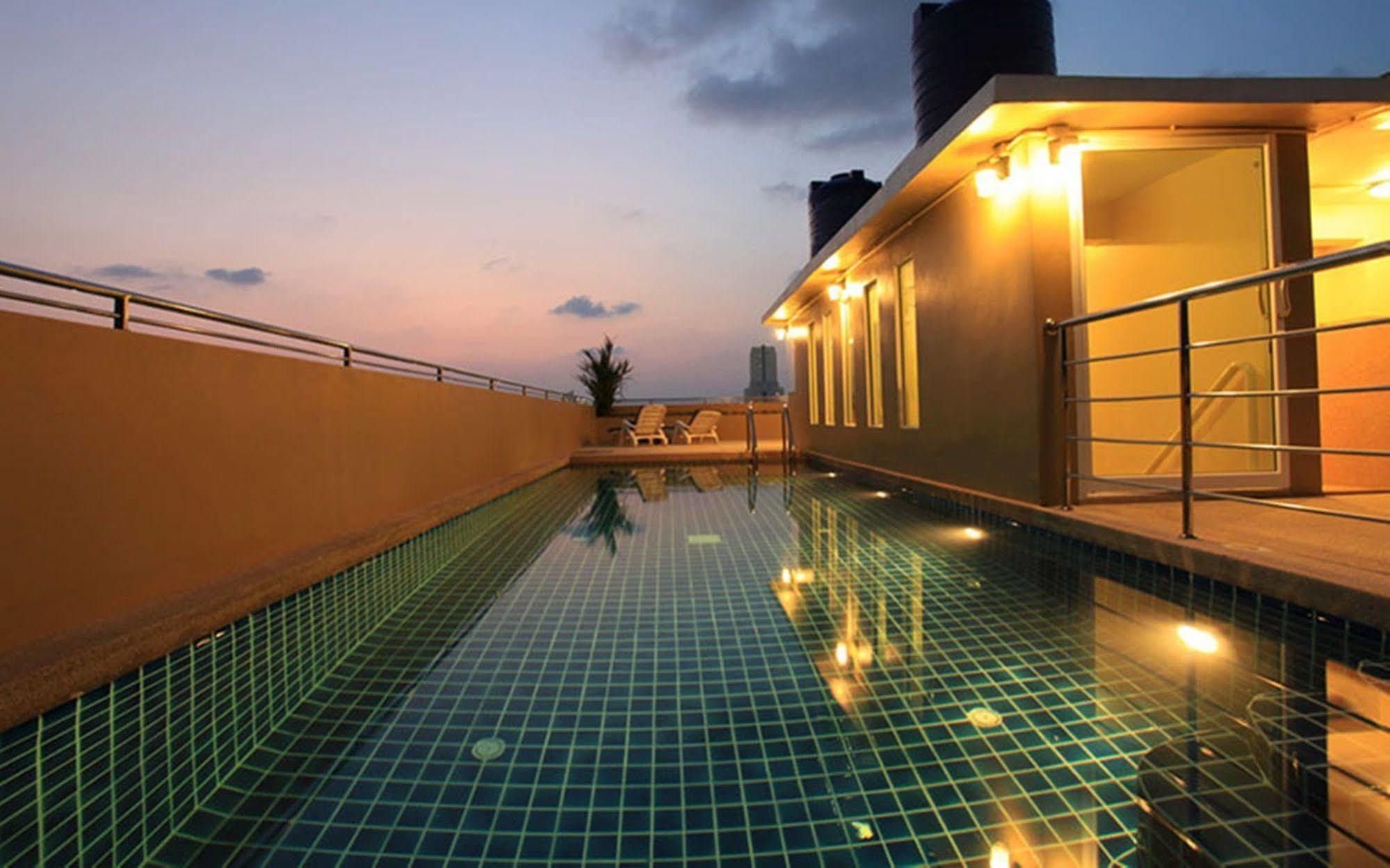 88 Hotel Patong Extérieur photo